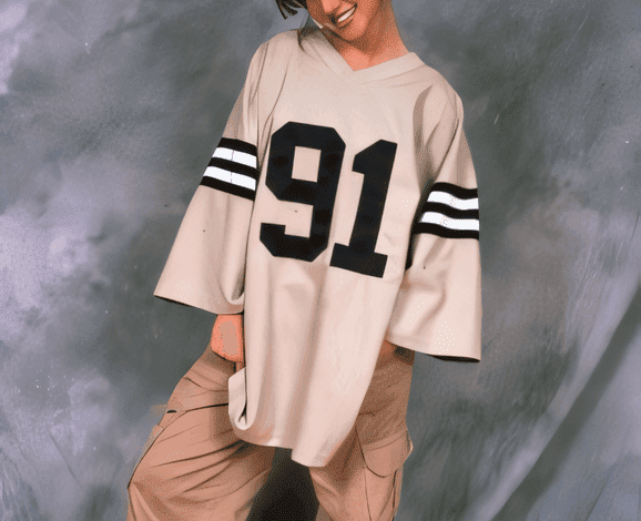 Throwback Vibes: Mastering the Trendy 90s Girl Aesthetic