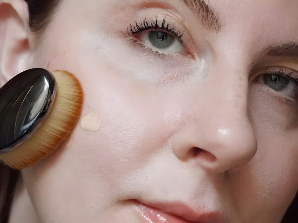 Guide to Even, Blended Foundation Application: Step-by-Step Instructions