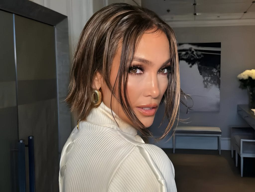 Jennifer Lopez Channels '60s Glamour with Her Bouncy Ponytail and Twiggy-Esque Makeup